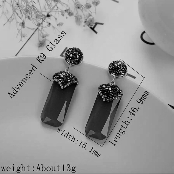 Black Crystal Dangle Earrings by Grathia Cero - Picture 4 of 5